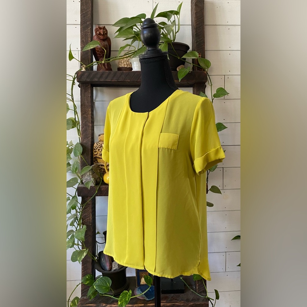 W118 by Walter Baker: Yellow Pleated Relaxed Blouse with Cuff Sleeves - Picture 13 of 17